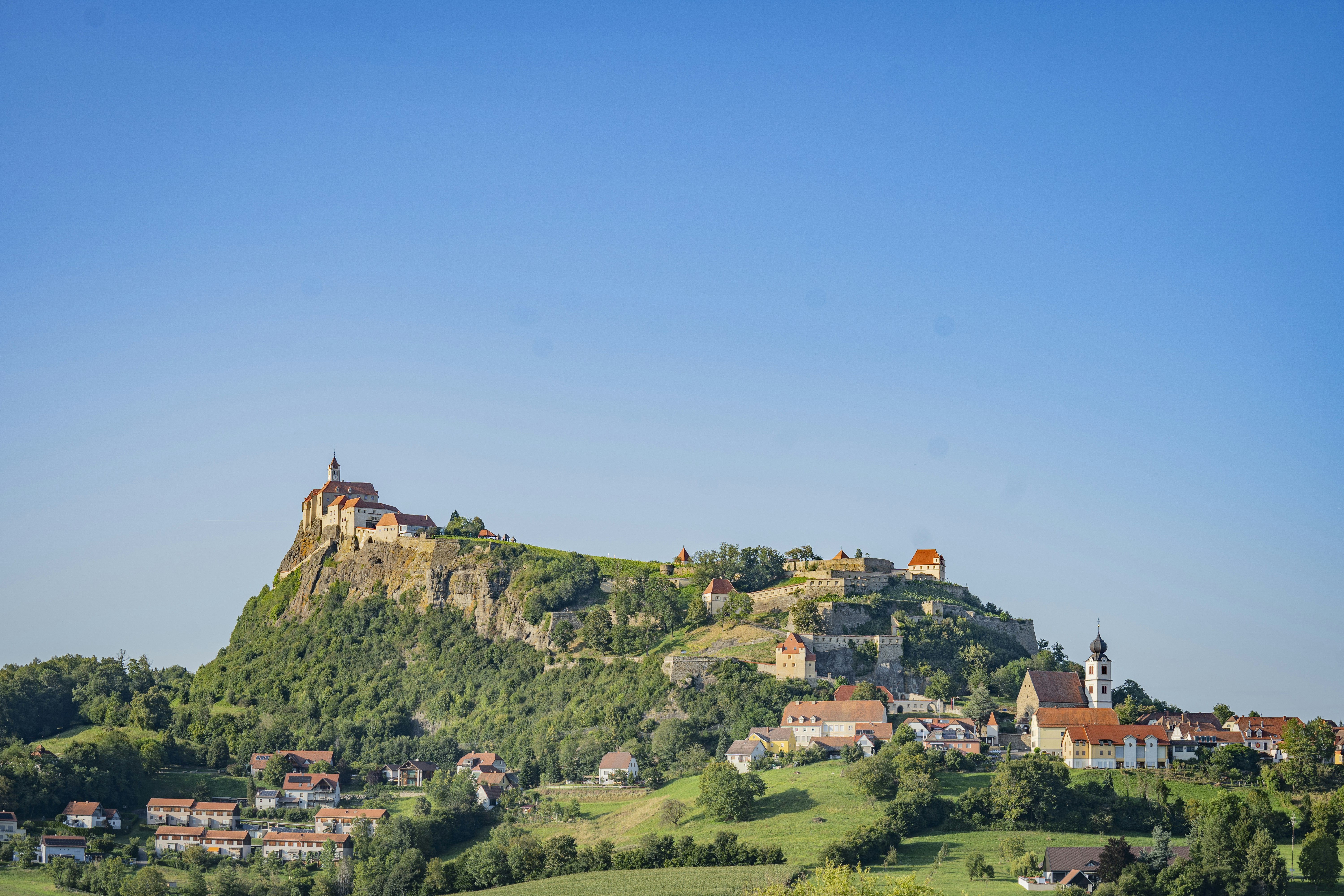 Camping Resort Riegersburg - Blick in die Umgebung des Campingplatzes