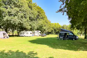 Camping Resort Rülzheim - Standplätze im Grünen auf dem Campingplatz