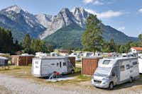 Camping Resort Zugspitze  -  Stellplatz vom Campingplatz in den Alpen mit Blick auf die Zugspitze