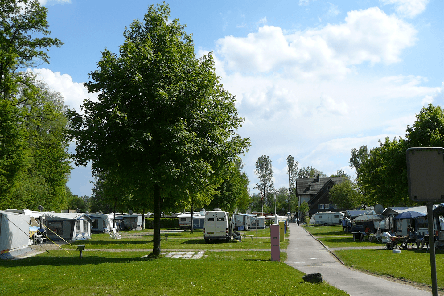 Camping Reussbrücke  -  Wohnwagen- und Zeltstellplatz vom Campingplatz