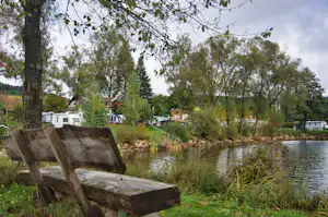 Camping Rhoenperle - Zugang zum See - 3.jpg