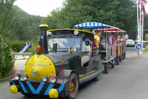 Camping Ria de Arosa II - Kinder auf den Animationszug des Campingplatzes