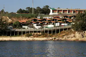 Camping Ria de Arosa - Mobilheime vom Campingplatz mit Blick auf den Atlantik