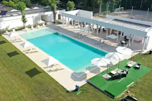 Camping Rialto - Campingplatz pool aus der Vogelperspektive