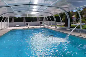 Camping Riberamar - Überdachter Pool auf dem Campingplatz