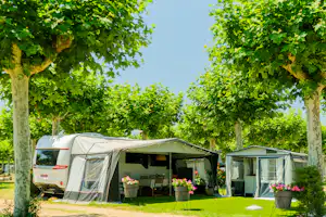Camping Riembau - Wohnwagen auf Standplatz