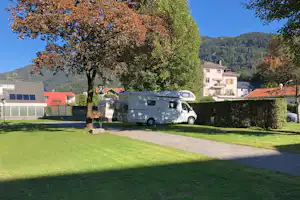 Camping Riffler - Wohnmobilstellplätze auf der Wiese