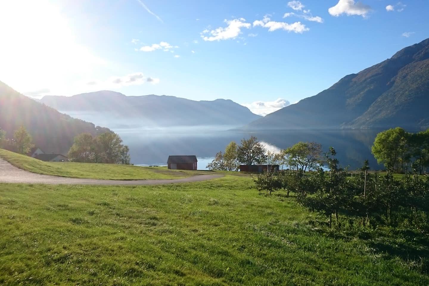 Camping Ringøy -  Mobilheime mit Blick auf die Berge und den See