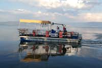 Camping Rino - Taxiboot auf dem Ohridsee, an dem der Campingplatz liegt