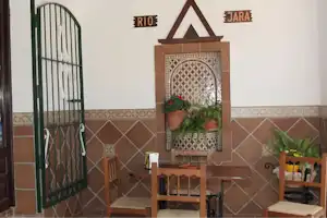 Camping Rio Jara - Sitzmöglichkeit an der Rezeption vom Campingplatz
