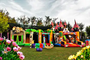 Camping Rio Martino - Hüpfburgen auf dem Campingplatz
