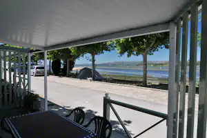 Camping Rio Ulla - Blick von der Terrasse des Restaurants auf den Fluss am Campingplatz