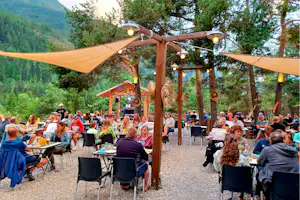 Camping Rioclar - Blick auf die Außenterrasse des Restaurants