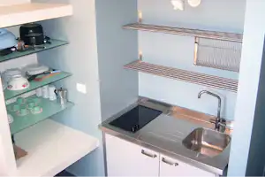 Camping Riva di San Pietro - Kochnische eines Bungalows