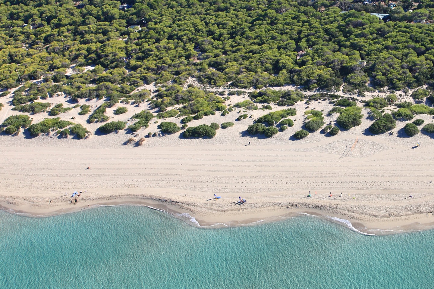 Camping Riva di Ugento - Übersicht auf das gesamte Campingplatz Gelände  mit Blick auf das Meer