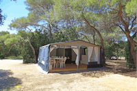 Riva di Ugento Beach Camping Resort - Familienzelt auf dem Campingplatz