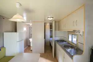 Camping River - Küche eines Mobilheims