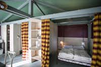 Camping River - Schlafzimmer mit Doppelbett