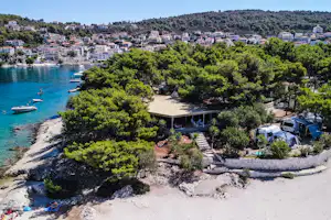Camping Rožac - Standplätze am Meer mit Zugang zur Badebucht