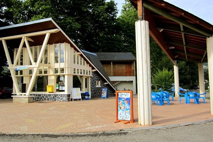 Camping Roc de l'Arche - Café und Terrasse auf dem Campingplatz