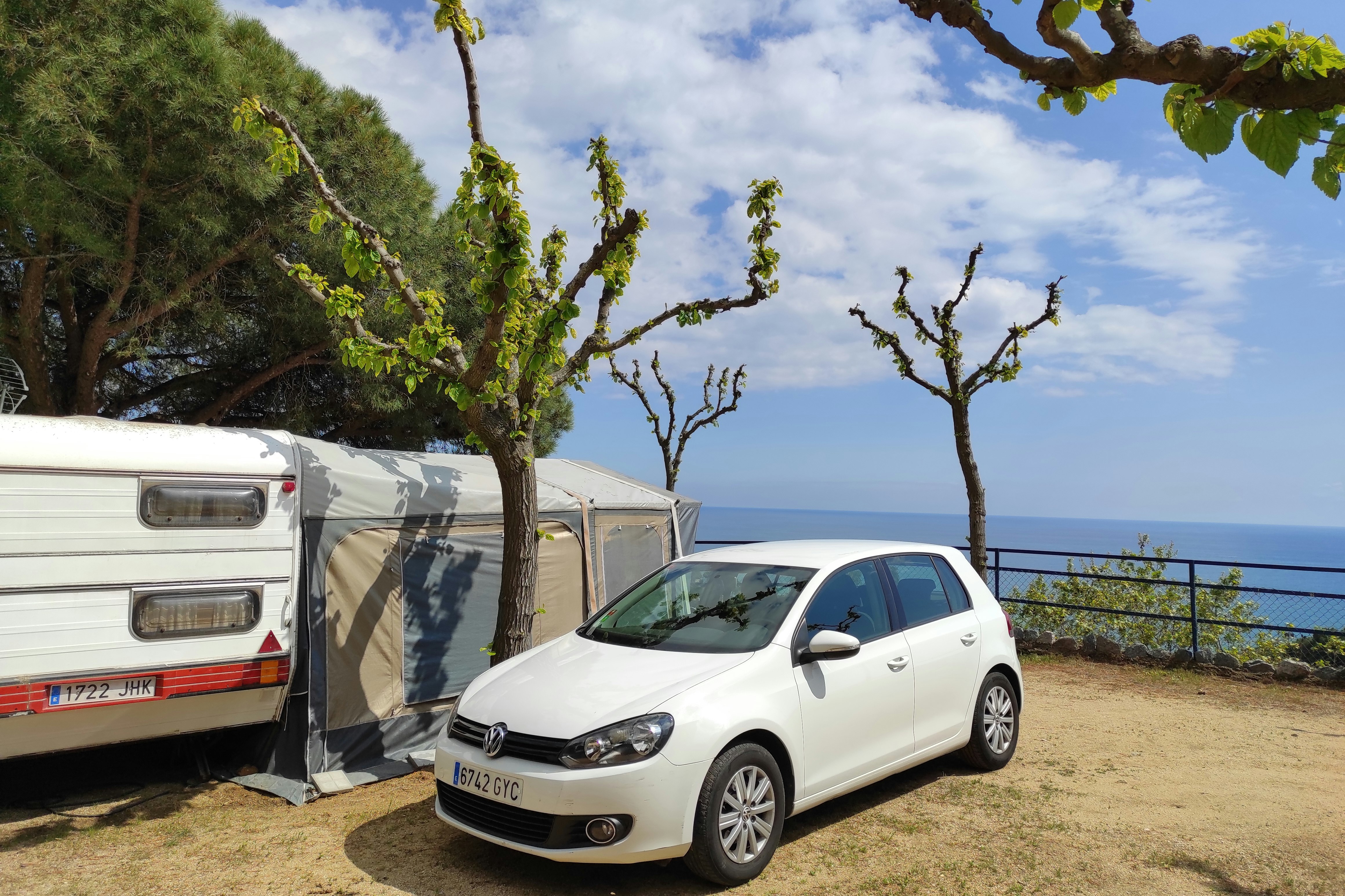Camping Roca Grossa - Standplatz mit Blick aufs Wasser