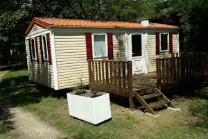 Camping Rochecondrie Loisirs - Mobilheim im Grünen auf dem Campingplatz