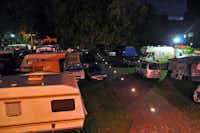 Camping Rodzinny (Nr. 105) - Stellplätze am Abend