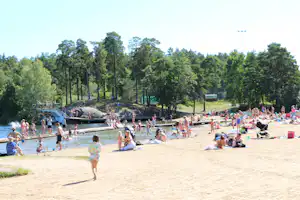 Camping Rösjöbaden - Campingplatz mit Zugang zu See und Strand