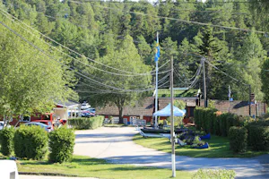 Camping Rösjöbaden - Einfahrt und Hauptgebäude vom Campingplatz
