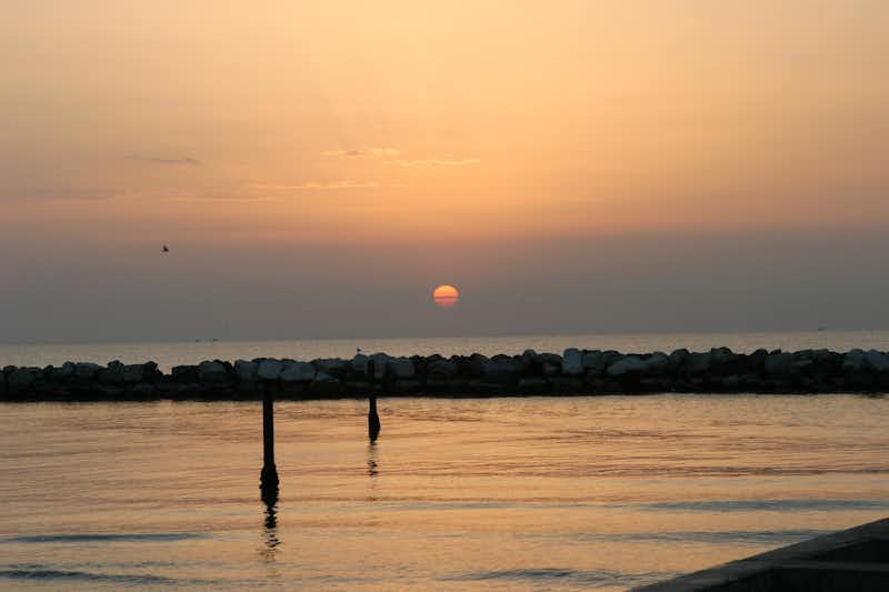 Camping Romagna - Sonnenuntergang am Strand in der Nähe vom Campingplatz