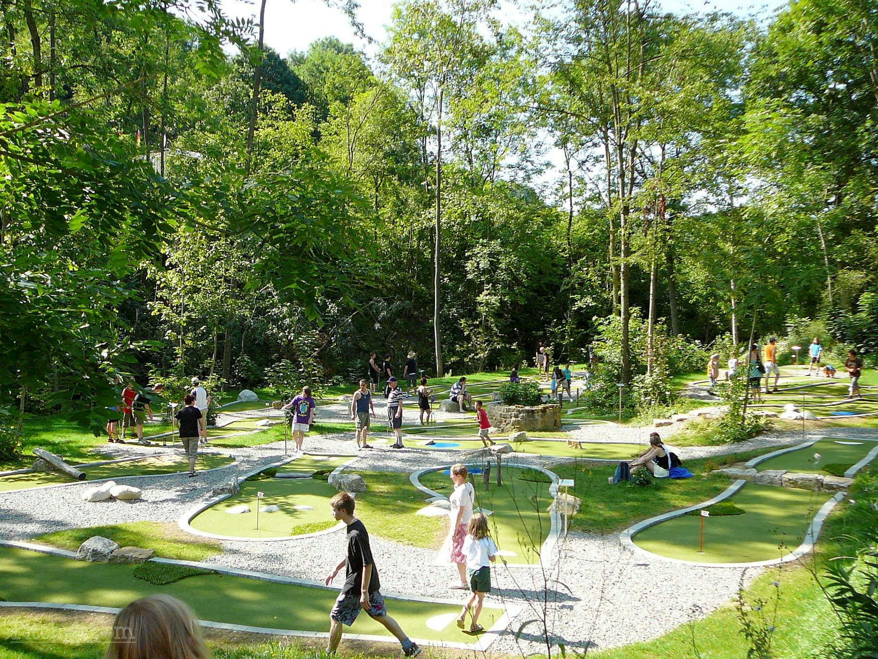 Camping Romantische Straße  - Minigolfanlage auf dem Campingplatz