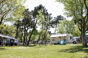 Camping Romea - Wohnmobil- und Wohnwagenstellplätze im Grünen auf dem Campingplatz
