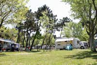 Camping Romea - Wohnmobil- und  Wohnwagenstellplätze im Grünen auf dem Campingplatz