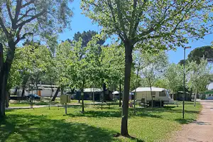 Romea Family Camping Camping Romea - Standplätze im Grünen auf dem Campingplatz