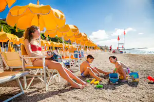 Camping Rosa - Kinder am Strand vom Campingplatz