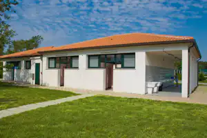 Camping Rosapineta - Sanitärgebäude vom Campingplatz