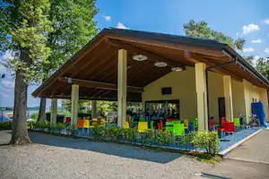 Camping Röse - Bar mit überdachter Terrasse auf dem Campingplatz