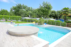 Camping Röse - Blick auf das Freibad mit Liegewiese