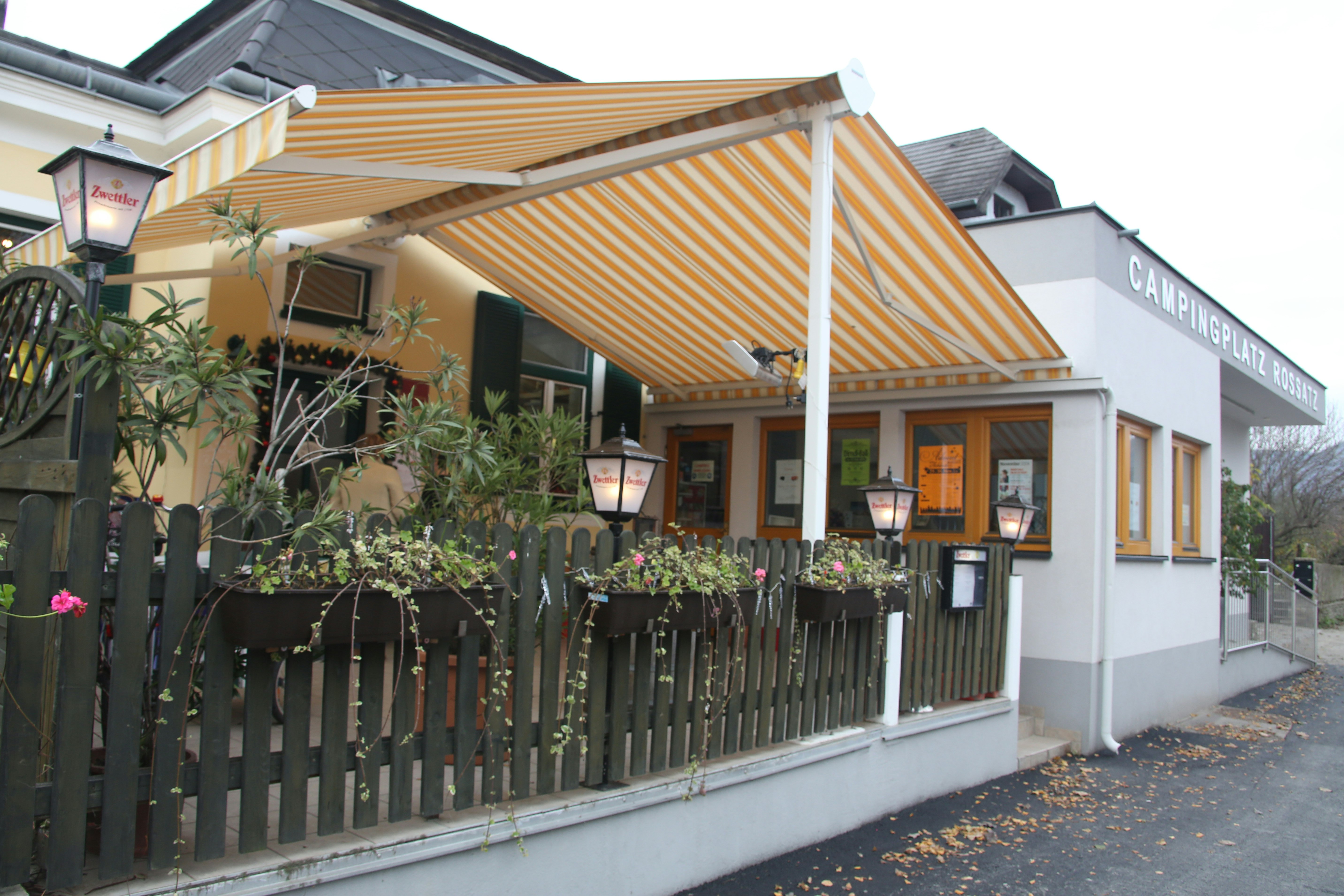 Camping Rossatzbach - Restaurant mit Terrasse