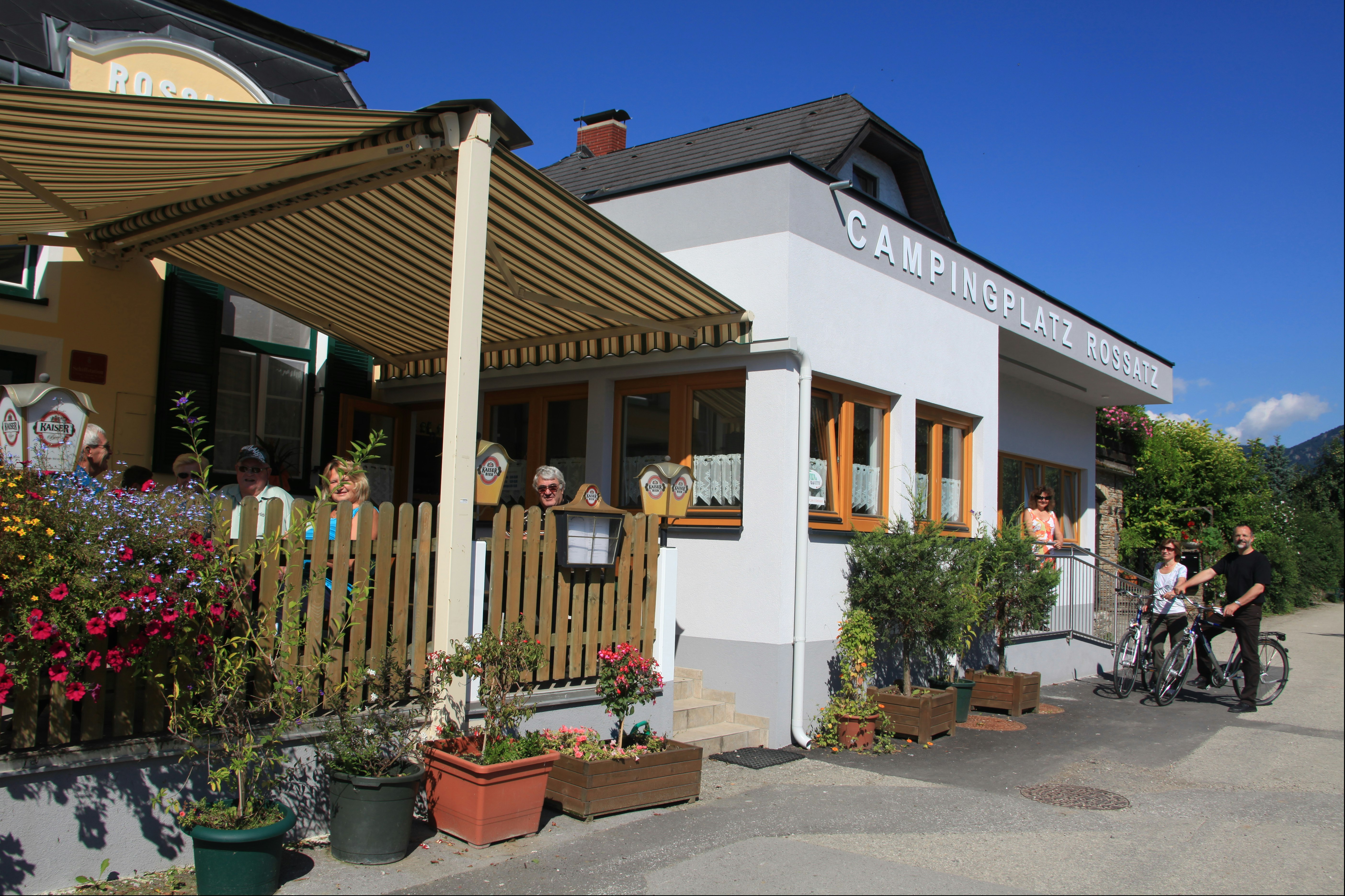 Camping Rossatzbach - Restaurant mit Terrasse auf dem Campingplatz