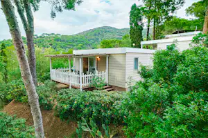 Camping Rosselba le Palme - Mobilheim mit Terrasse auf dem Campingplatz