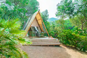 Camping Rosselba le Palme - Mobilheim mit Terrasse auf dem Campingplatz