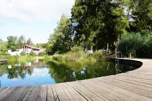Camping Rote Schleuse - Badeteich - Steg.jpg