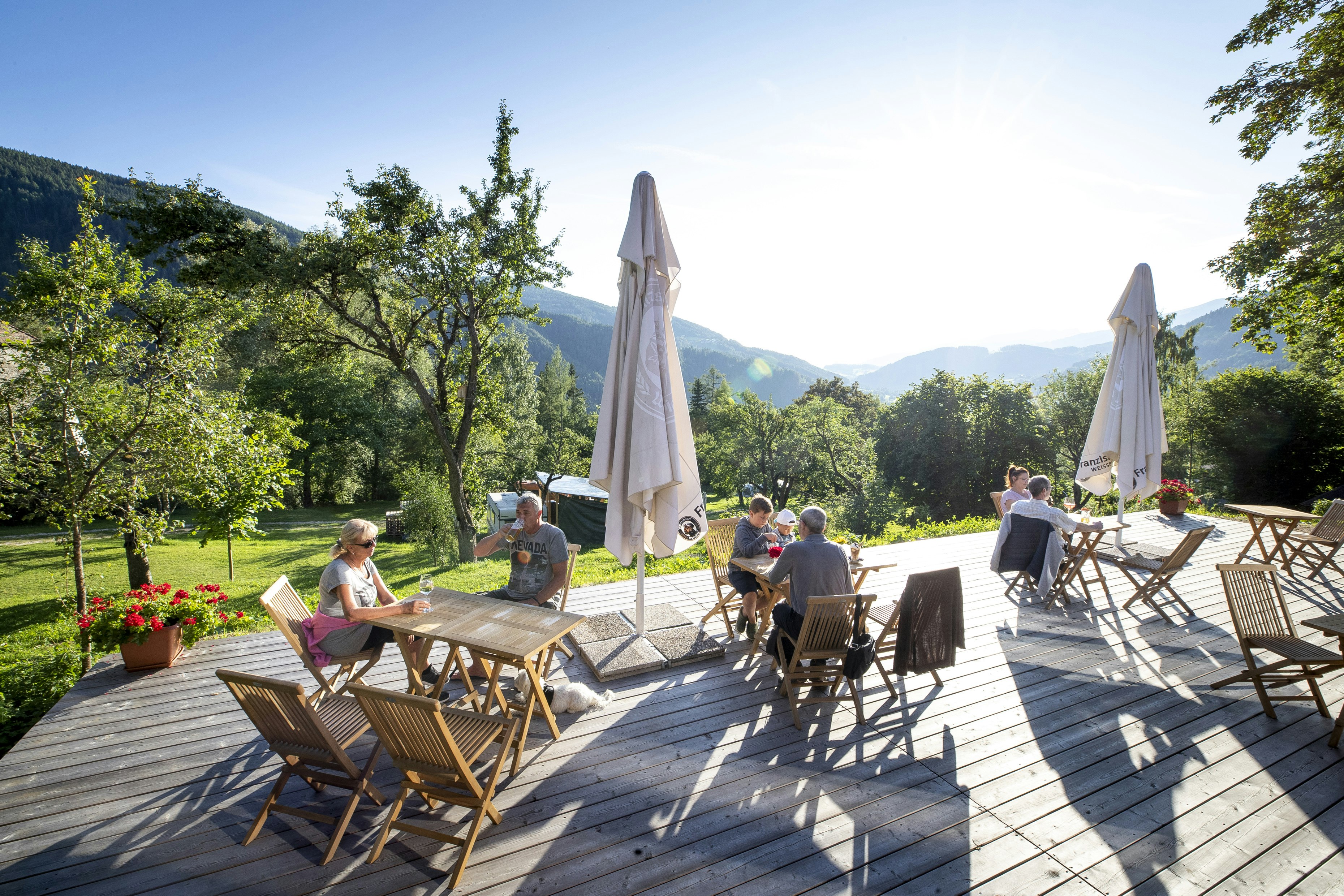 Camping Rothenfels - Terrasse mit Blick ins Grüne