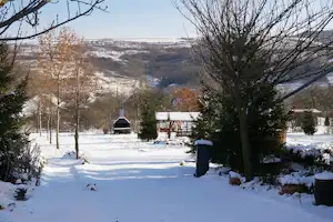 Camping Route Roemenië - Wohnwagenstellplätze im Grünen auf dem Campingplatz