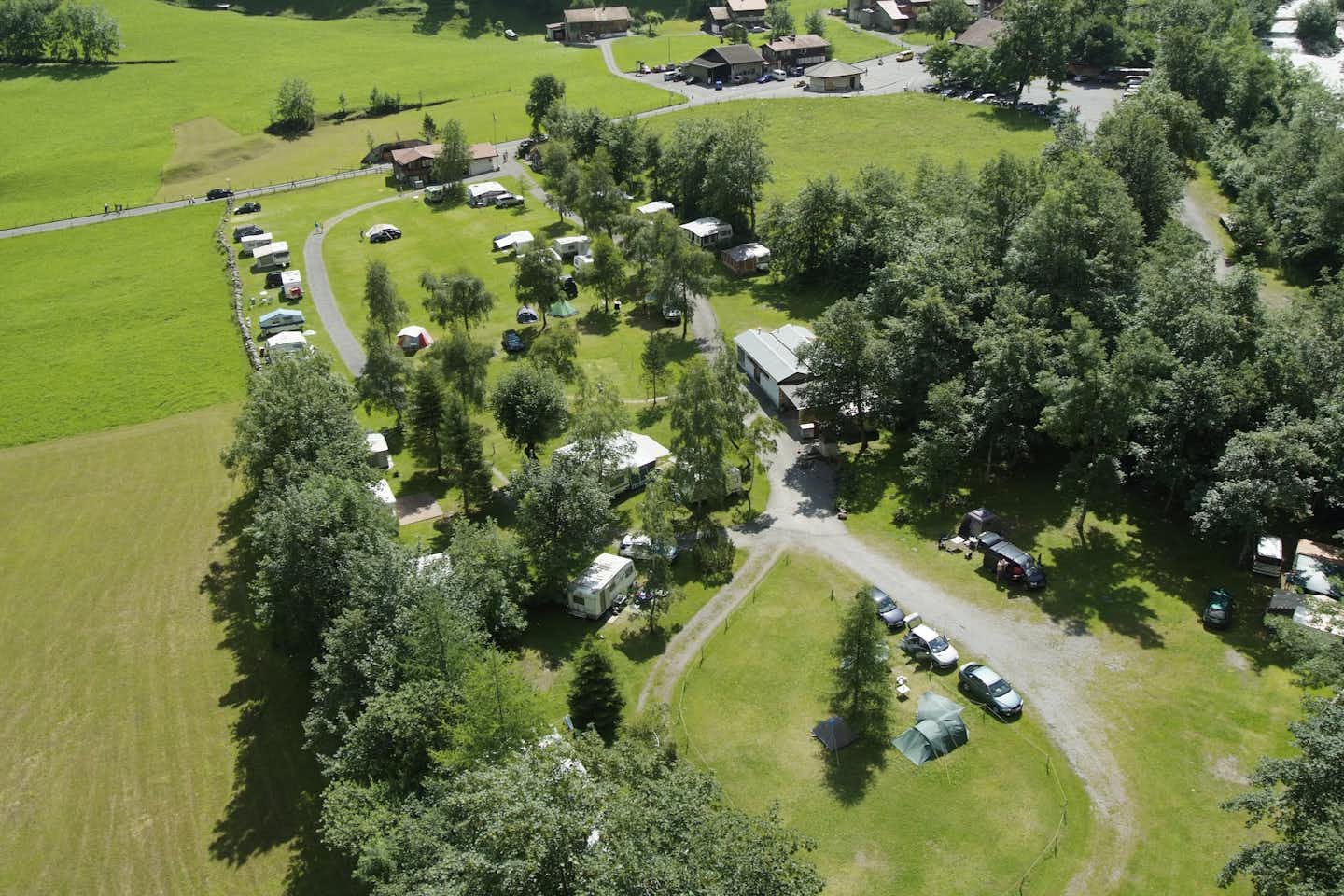 Camping Rütti - Übersicht auf das gesamte Campingplatz Gelände 