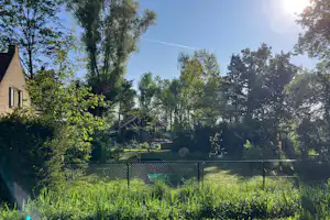Camping Ruigenhil - Blick auf den Campingplatz im Grünen