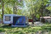 Camping Rustia - Wohnmobil- und  Wohnwagenstellplätze im Grünen