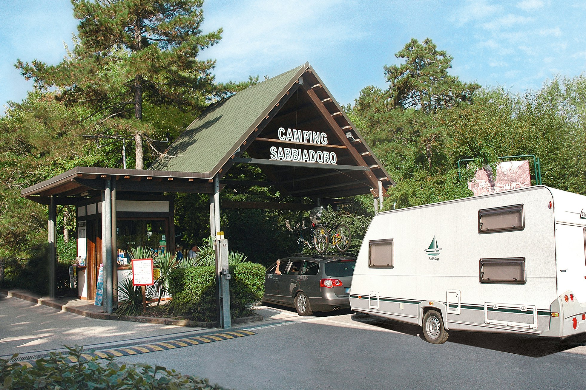 Camping Sabbiadoro - Einfahrt vom Campingplatz