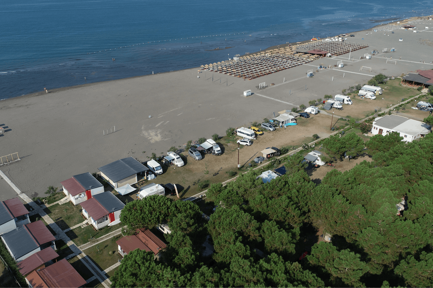 Camping Safari Beach  -  Wohnwagen- und Zeltstellplatz vom Campingplatz mit direktem Zugang zum Strand am Mittelmeer